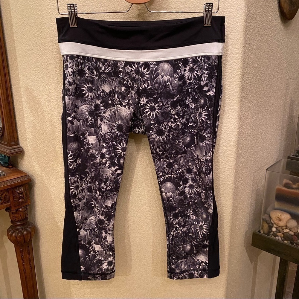 LULULEMON Floral Cropped Pants Size 8